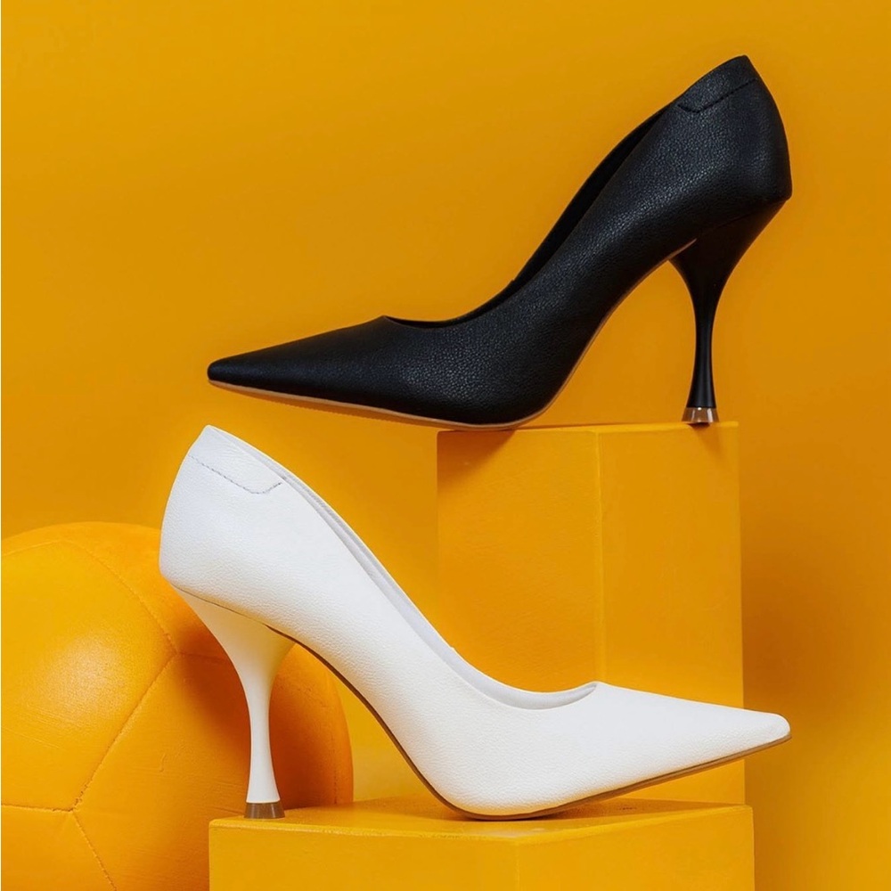 New Black leather Stiletto Pointed Toe Pumps Heels size 5 comfort soft elegant